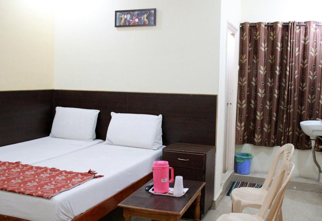 Hotel Sahasra Residency Tirupati Room photo