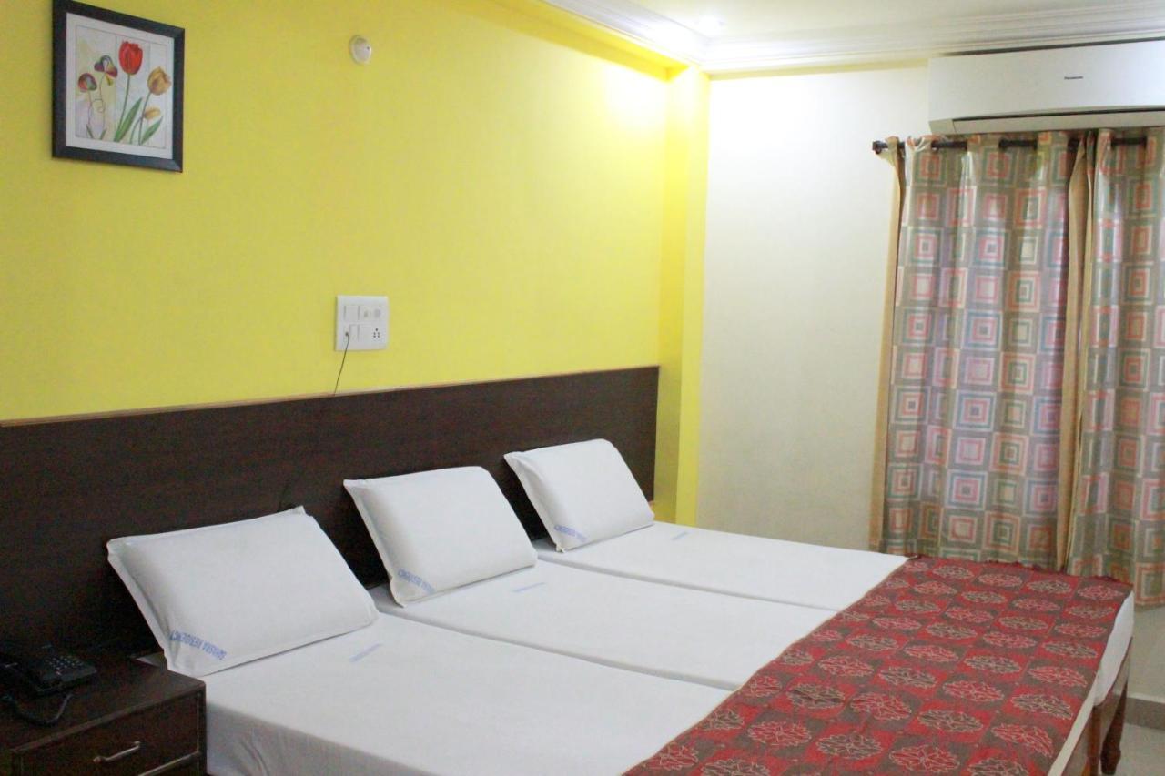 Hotel Sahasra Residency Tirupati Room photo